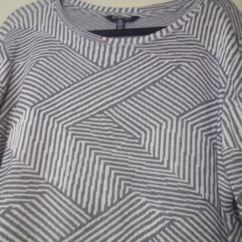 Ellen Tracy Sweater Pullover XL Women Long Sleeve Pattern Gray White